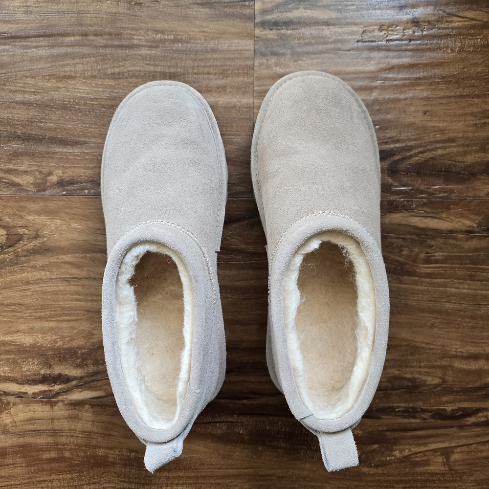 BearPaw Women's Cream Plush Boots